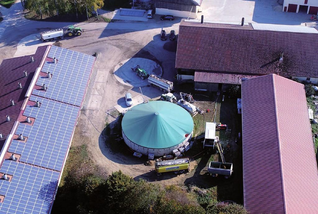 6 EnergyDecentral Biogasnutzung in der Landwirtschaft: Strohvergärung und neue Technologien beschleunigen die Energiewende Speicherbar, flexibel nutzbar und grundlastfähig: Mit einer elektrischen