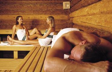4. Das erste Saunabad Nun geht es in die Sauna-Kabine: Mit Ihrem Sauna-Handtuch betreten Sie die Sauna- Kabine. Sie finden Bänke in unterschiedlicher Höhe, wobei gilt: je höher, desto wärmer.