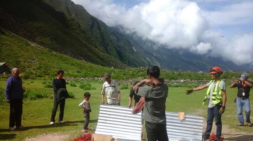 Die Notfall- und Soforthilfe im Tsum Tal (umfasst hekampar/humchet VD (village development committee) im Bezirk Gorkha) begann kurz nach dem Erdbeben am 25. April.