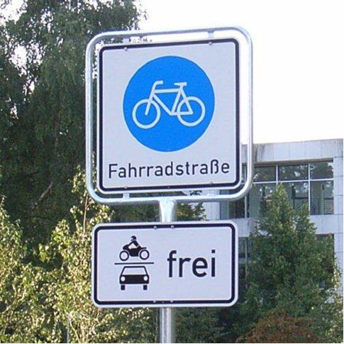 Stadt Aachen, Expertenworkshop Fahrradstraßen, 16.05.2017 Seite 2 2. Motivation zur Einrichtung von Fahrradstraßen Bonn und Aachen fördern den Radverkehr seit vielen Jahren.