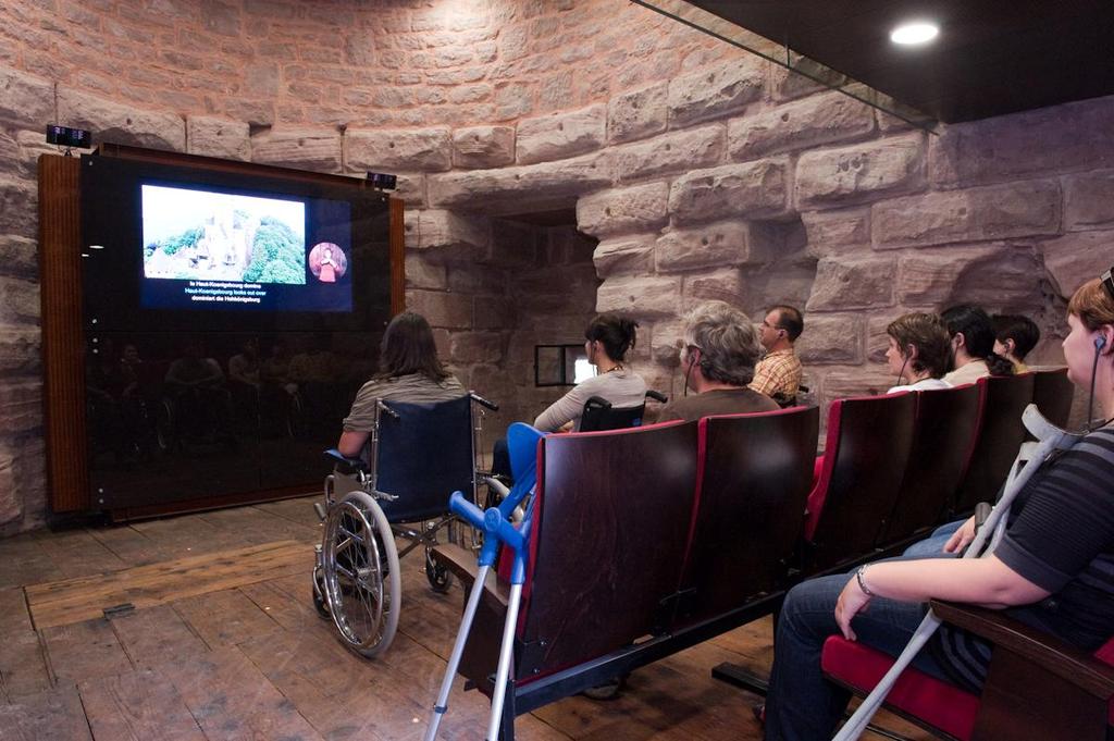 Das Besichtigungsangebot in deutscher Sprache Für Besucher mit Gehbehinderung Neu: Die Mühle, ein Multimedia-Raum für Gehbehinderte Klaus Stöber Speziell für gehbehinderte Besucher steht neu ein