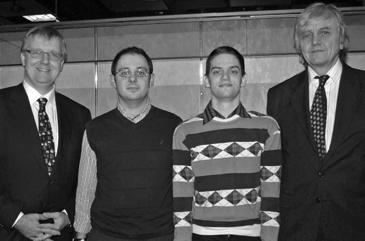 1-2/2009 Schweizerische Schachzeitung Revue Suisse des Echecs Rivista Scacchistica Svizzera Dank der besseren Buchholz-Wertung gewann GM Imre Héra (Zweiter von rechts) das Meister-Turnier des Zürcher