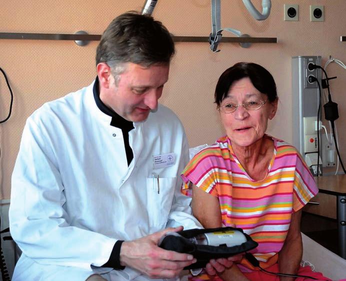 Seit drei Wochen liegt die 62jährige Diabetikerin auf seiner Station. Eigentlich war die Amputation bei Lieselotte Klausmann aus Rastatt bereits beschlossene Sache.