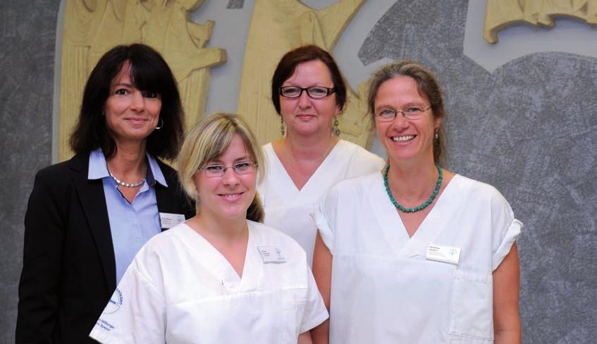 Diagnose & Therapie Kümmern sich um die gefäßchirurgischen Patienten: Anja Rieder (Sekretariat, l.) und die Mitarbeiterinnen der Ambulanz, v. r.: Dorothee Herbert, Martina Antrett, Eileen Schindler.
