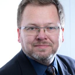 Christoph Isele seit 1992 Entwicklung von Krankenhausinformationssystemen in verschiedenen Rollen; von 2007 bis 2015 für die Siemens Healthcare, seit 1.2.2015 für Cerner HS GmbH.