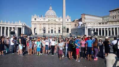 Auch das lange Anstehen und der anstrengende Weg hinauf zu der Kuppel des Petersdoms hat sich schlussendlich ausgezahlt, denn der Blick über Rom ist etwas