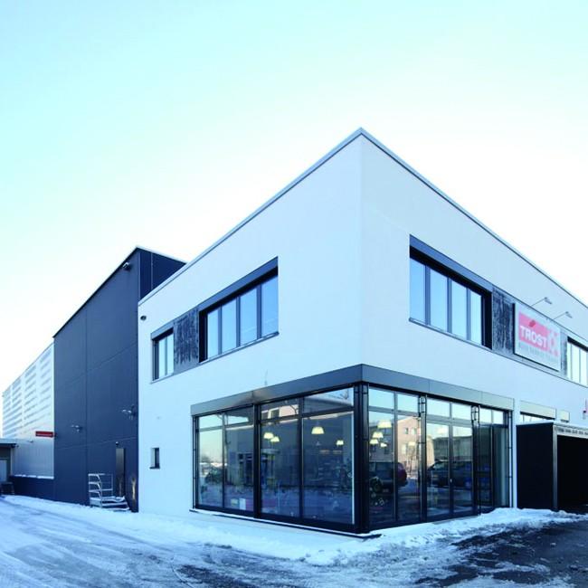 VERKAUFSNIEDERLASSUNG TROST Neubau der Verkaufsniederlassung Augsburg für den KFZ-Teilegrosshändler Trost.
