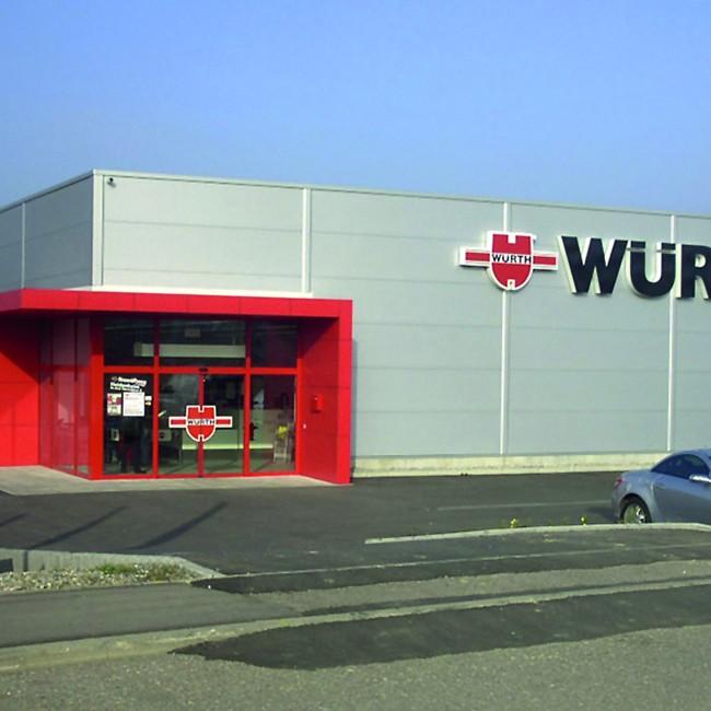 VERKAUFSNIEDERLASSUNG WÜRTH Der Neubau der Verkaufsniederlassung für die Firma Würth in Heidenheim wurde projektiert, geplant und gebaut durch