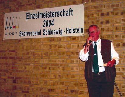 Einzelmeisterschaften 2004 des Skatverbandes Schleswig-Holstein e. V. in Neumünster (PRUM) 40 Damen, 124 Herren, 44 Senioren und 11 Junioren kämpften am 27./28.