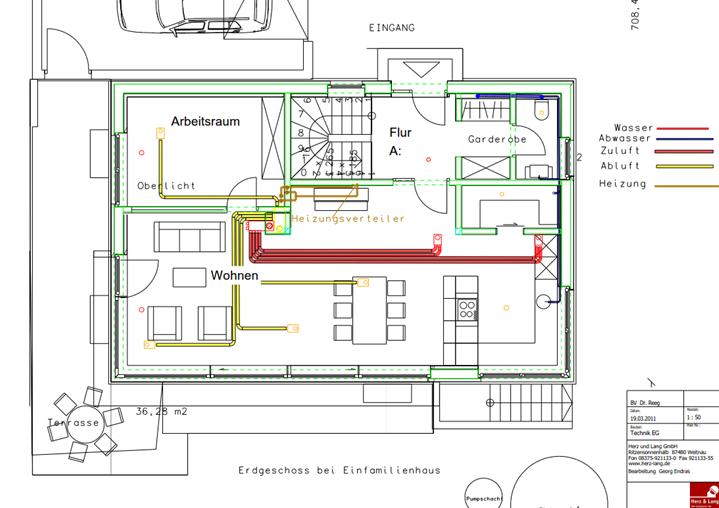 Im Erdgeschoss befindet sich nach Süden hin zur großen Terrasse der Wohn- und Essbereich