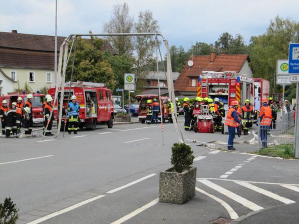Brand eines Holzhaufens Am 21.09.12 wurden im Zuge der Feuerwehraktionswoche der Löschzug Rothenhof/Kipfendorf zu einem Holzhaufenbrand an den Zapf-Teichen zwischen Rothenhof und Kipfendorf alarmiert.