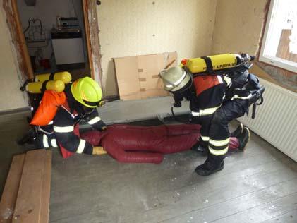 folgende Gerätschaften und Sonderausrüstungen für die Freiwilligen Feuerwehren der Stadt Rödental angeschafft: 10 Überjacken für Atemschutz