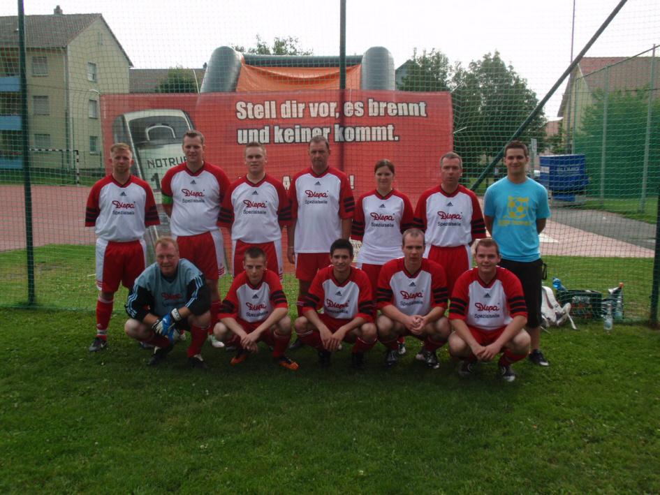 Erstmalig beteiligte sich die Freiwillige Feuerwehr Rödental mit einer eigenen Mannschaft an einem Fußballturnier. Beim 1. Benefizturnier in Dörfles-Esbach am 28.