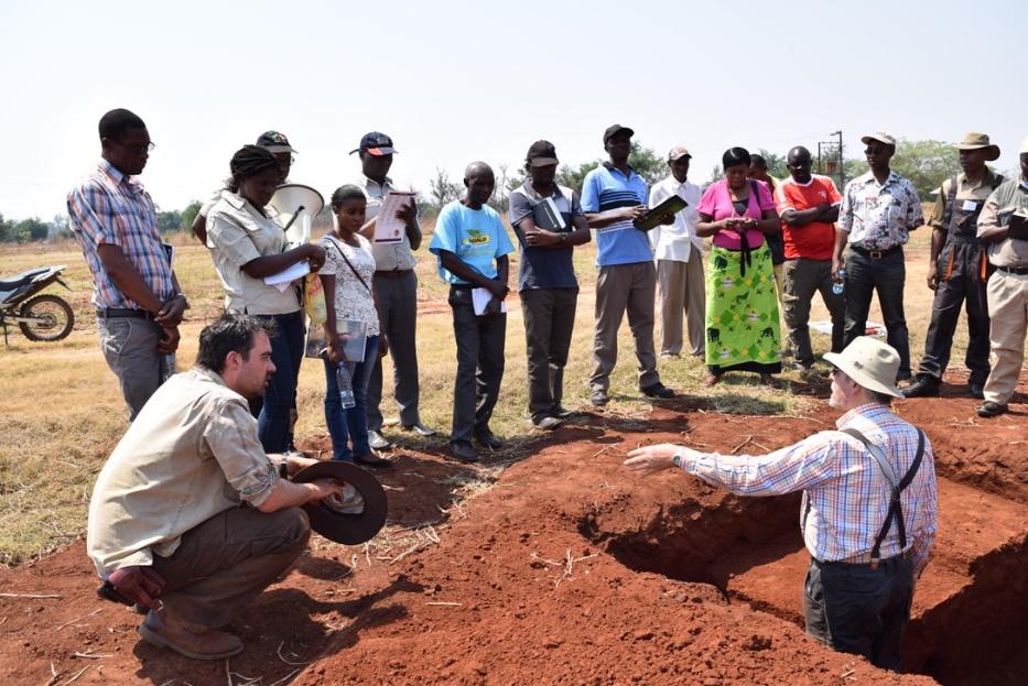Die AKTC- Bodengrube ist ein land- und gartenbauliches Lehrbuch für besseren Ertrag und sinnvollen Technikeinsatz in Chisamba.