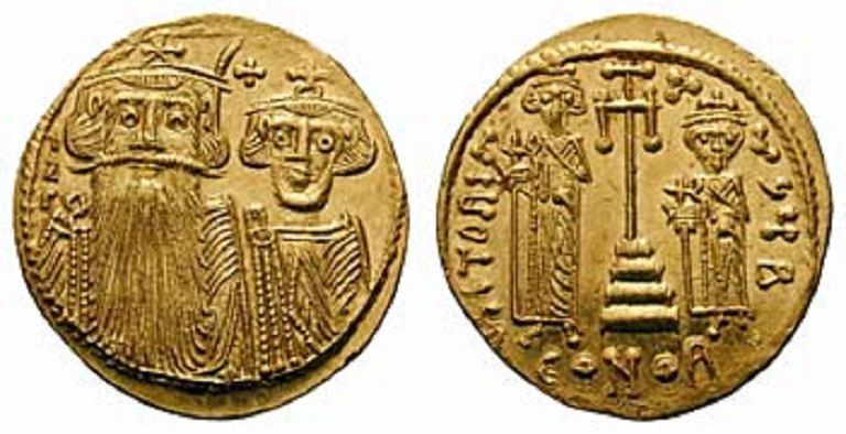 Constans II mit langem Bart und gekröntem Helm, Constantinus IV. mit Krone; im Feld: Kreuz.