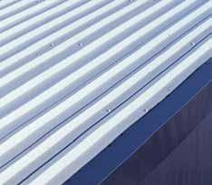 SAB-profiel empfiehlt bei Anwendung der Dachpaneele im Außenbereich: eine Dachneigung von mindestens 10. ein Beschichtungssystem mit einer Mindestschichtstärke von 35 µm.