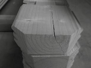 Je nach herrschender Luftfeuchte wird von den Holzzellen Wasser aufgenommen und abgegeben. Im Ergebnis ändert sich das Volumen des Holzes. Ein Brett kann zum Beispiel breiter oder schmaler werden.