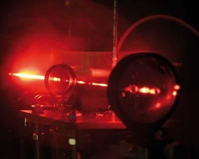 Laserpulse regen das Rubidium-Atom dazu an, Photonen auszusenden. H.