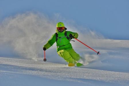 Seite 2: Im Winter Skifahren Ich geht sehr gerne Ski fahren und geh ein der Freizeit auch sehr viel auf die Skis.