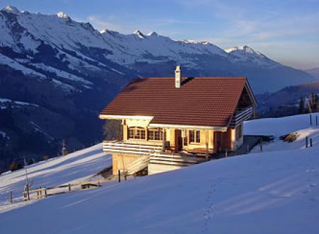 Ich habe mich für ein Haus am Berg entschieden, weil ich die Ruhe geniessen möchte. Das ich am Morgen nur auf Skis Stehen muss und dann schon auf die Pisten kann.