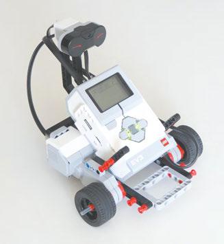 2 Baue deinen ersten Roboter In Kapitel 1 hast du gelernt, dass Roboter aus Motoren, Sensoren und dem EV3-Stein bestehen.