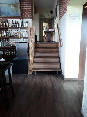 Treppe zwischen Bar und Lounge Treppe zwischen Bar und Lounge Reisen für Alle, www.
