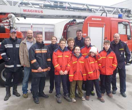 Besuch bei der Berufsfeuerwehr Floridsdorf im November Unser Feuerwehrkommandant-Stellvertreter Wolfgang Höflinger hat die Feuerwehrjugend zu einer Führung auf seiner