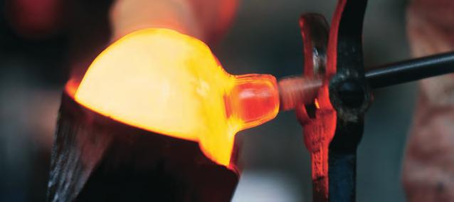 maschinelle Stielglasproduktion, Gründung des Kombinats Lausitzer Glas ; die Lausitzer Glaswerke Weißwasser werden Stammbetrieb bis 1991 Die Lausitzer Glaswerke sind größter Glasproduzent in der