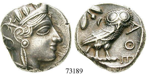 8,48 g. Pegasus fliegt l., darunter Koppa / Kopf der Athena l. mit korinthischem Helm, dahinter Buchstabe E und brennende Fackel.