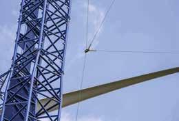 Die Flügel von Windkraftanlagen der neuesten Generation werden heute meist in Einzelblatt-Montage mit Rotorblatt-Traversen angebaut.