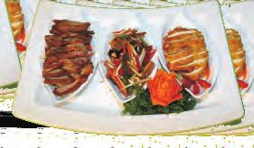 SPEZIALITÄTEN DINER MENÜ FÜR 2-3 PERSONEN Vorspeise: Peking-Suppe oder Frühlingsrolle Nachspeise: Gebackene Bananen mit Honig oder 1 Kugel