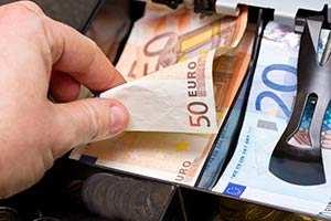 KURZ NOTIERT Anhebung des Mindestlohns für 2017 auf 8,84 Euro Seit 2015 gilt in Deutschland ein gesetzlicher Mindeststundenlohn von 8,50 Euro.