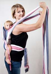 Achte darauf, dass sich dein Baby symmetrisch auf deinem Rücken befindet.