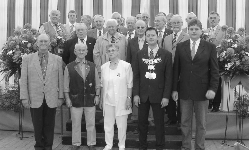 Für 40 Jahre Mitgliedschaft wurde an Hermann Benning, Josef Brokemper, Hans Koch, Siegfried Uhlig und Bernhard Vortmann die goldene Ehrennadel überreicht.