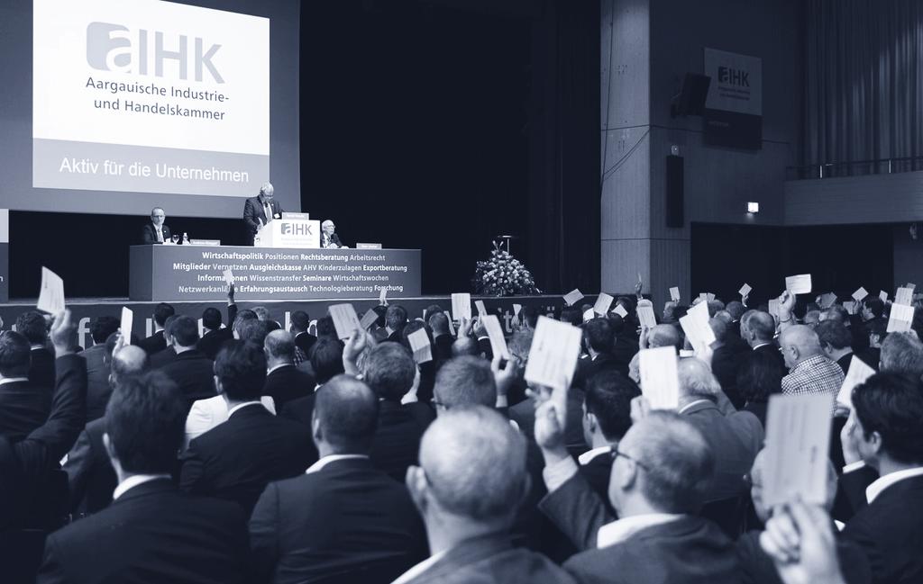 Geschäftsleiter der AIHK, Aarau Haben Sie es bemerkt, das neue AIHK-Logo? Liebe Leserinnen und Leser Diese «AIHK Mitteilungen» widmen sich schwergewichtig unserer Generalversammlung.