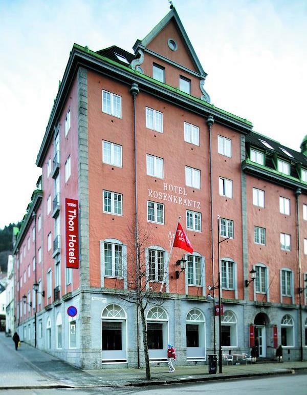 Hotel Thon Rosenkrantz in Bergen Das Thon Hotel Rosenkrantz liegt im Zentrum von Bergen, nur 100 m von der Werft Bryggen und 3 Gehminuten von der Seilbahn Fløibanen entfernt.
