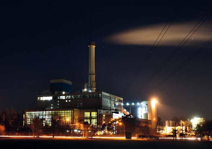 Die erste Stromproduktion erfolgte im Jahr 1891 durch Wasserkraft in der Neuen Mühle an der Fulda für rund 3.000 Glühlampen. Seit 1.