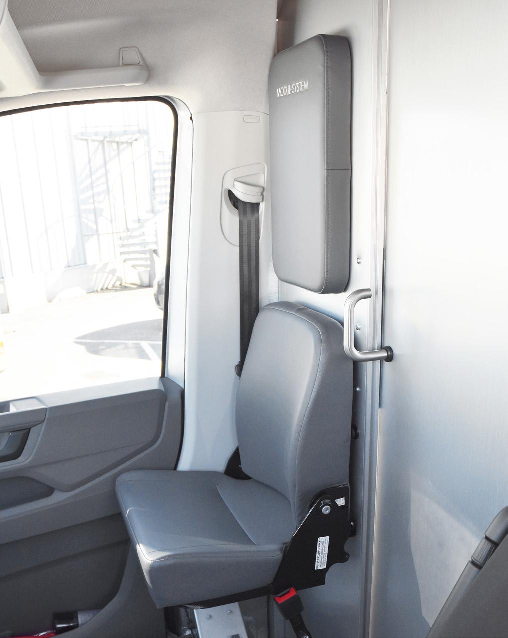 KLAPPSITZ Mit dem ergonomischen Klappsitz können Sie den Innenraum Ihres Fahrzeugs