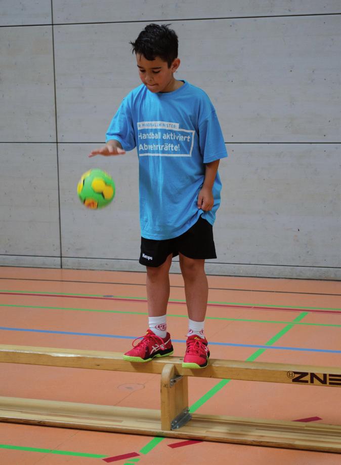 Der Spieler kann nach einem verlorenen Ball wieder auf die Bank zurück und mit dem Prellen weitermachen.