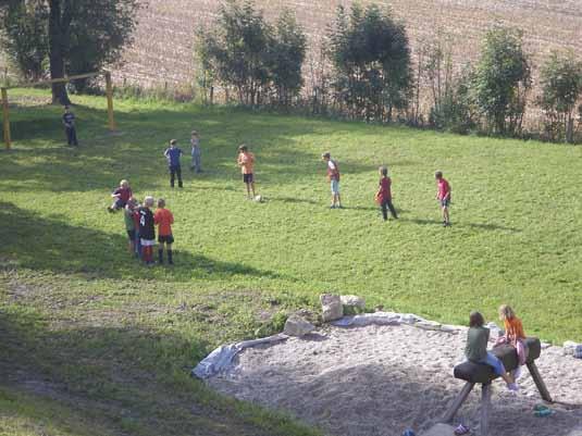 Aktivitäten der Schule Sommercamp am Knittlingerhof In den Sommerferien wird heuer auf dem Knittlingerhof nahe der Stadt Ried erstmals ein Freizeitcamp für Kinder von 6 bis 13 Jahren stattfinden.