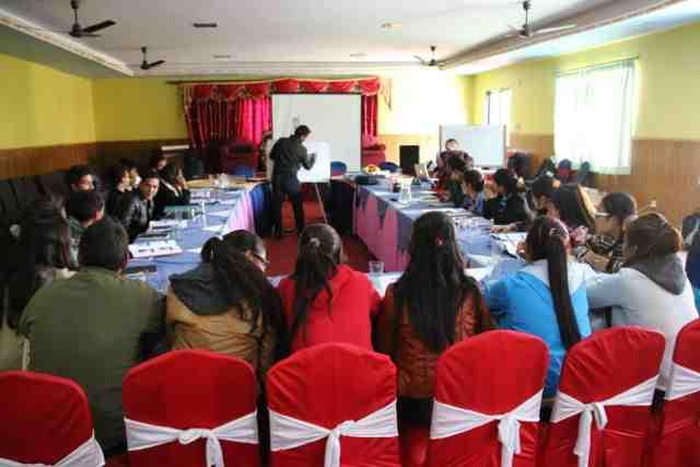 7. Die Shangrila Development Association (SDA) Projektmanager in Nepal: Mahesh Choulagain Sagar Thapa Projektverantwortung Deutschland/ Schweiz: Rocco Umbescheidt Ein bewegender und historischer