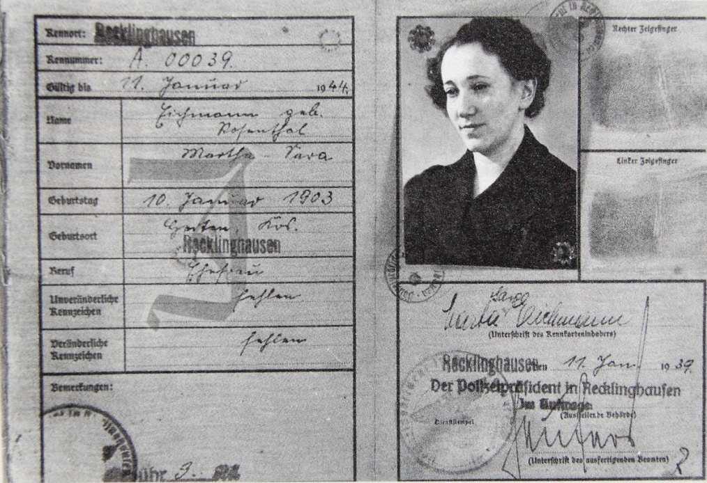 von 1935, die Tochter Ruth zur Halbjüdin gemacht hatten, meldete die Familie das Kind Ostern 1936 im Ursulineninternat in Dorsten an.