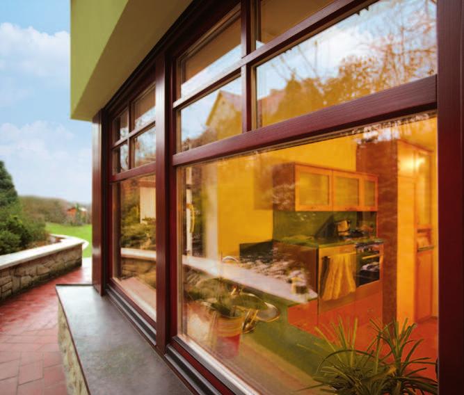 Holzfenster und -türen produzieren wir aus mehrschichtigen verleimten Kanteln, die eine hohe Formbeständigkeit gewährleisten.
