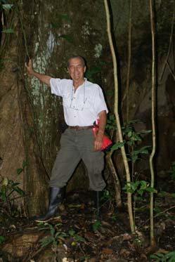 Reiseeinleitung Herr Sommer, langjähriger Ecuador Kenner, engagierter Naturfreund, Hobby Fotograf, tropischer Hobby Gärtner und Kakao Anbauer, freut sich darauf, Ihnen auf unserer Sonderreise die