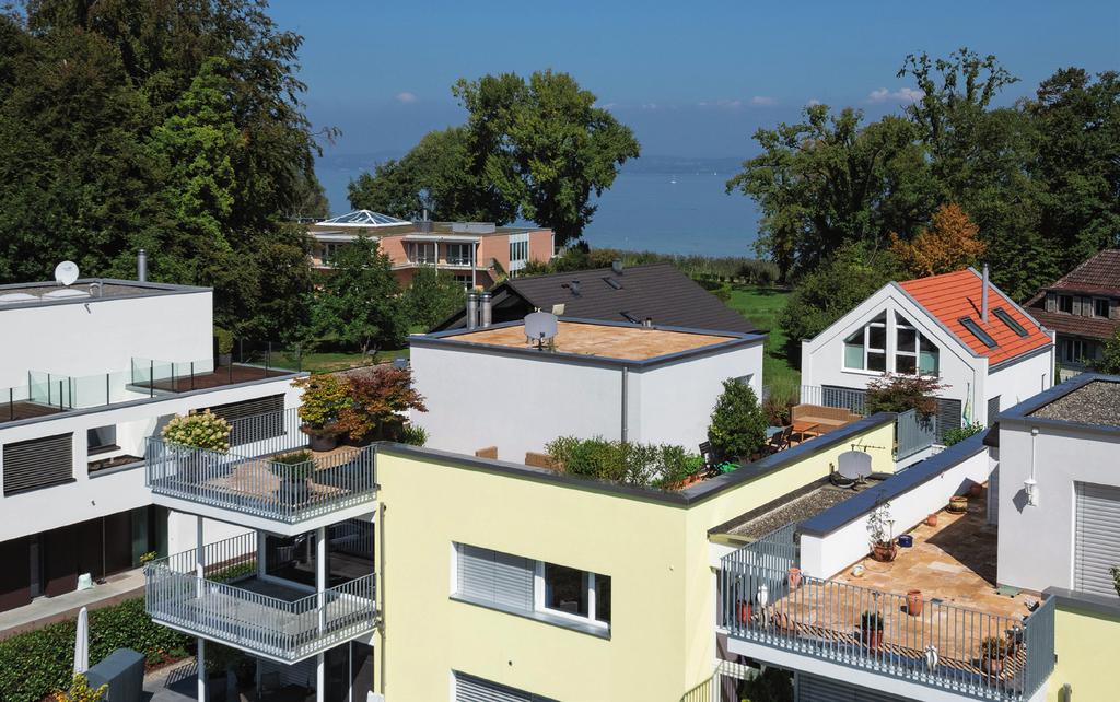 MIKROLAGE An einer ruhigen, sonnigen Wohnlage befindet sich die attraktive Attika-Maisonette-Wohnung, nahe am Ufer des Bodensees.