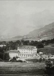 1895 Daniel Swarovski gründet das Unternehmen in Wattens, Tirol mit der