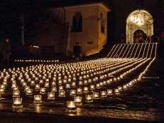 03 Samstag 15.12.2018 14.00 18.00 h Eine Million Sterne Treffpunkt an der Treppe vor der Hofkirche Über zweitausend Kerzen setzen vor der Hofkirche ein Zeichen der Verbundenheit.
