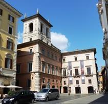 Unser Weg führt uns zur Villa Medici, die sich auf den Resten der antiken Villa des Lucius Licinius Lucullus erhebt und seit 1803 Sitz der Französischen Akademie in Rom ist.