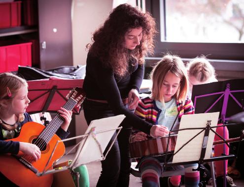 : 0157 34393635 E-Mail: musikschule@kuerten.de Einladung zum 20. Gitarrissimo 10 Uhr, ganztägig Musikschule Leichlingen Andreas Genschel, Tel.