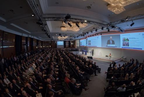 Frank Appel, Vorsitzender des Vorstands, Deutsche Post DHL Group Martina Koederitz, General Manager DACH, Vorsitzende